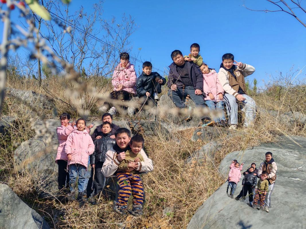 再过些年，亲戚可能真要断代了。这话不是我危言耸听，你细想想，是不是这个理儿？