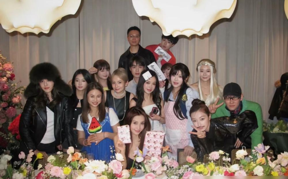 谁能想到啊昔日那个生日祝福能刷爆热搜的Angelababy今年35岁生日竟然