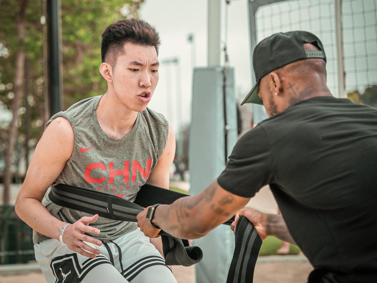 中国男篮真的迎来了救世主？可我们最终还是输了，并以77:84不敌新西兰男篮。这场
