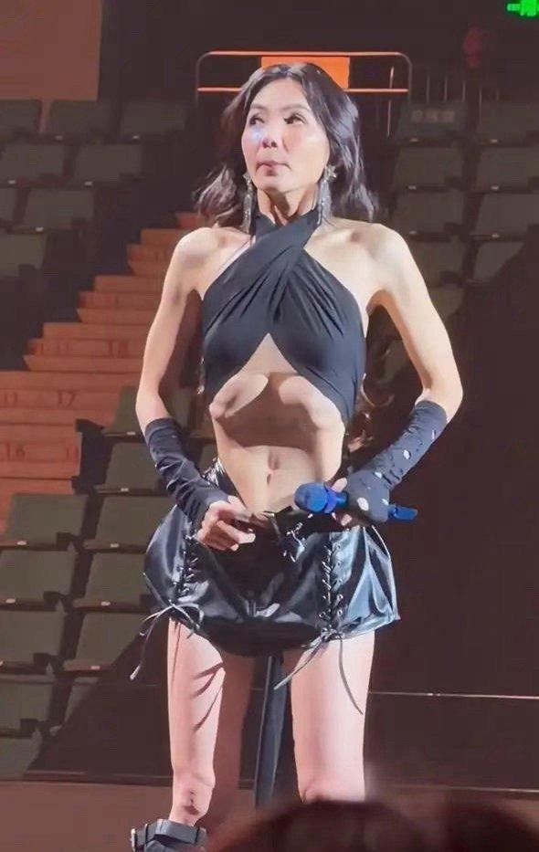 Ella真空腹引起网友争议，有人佩服她敬业自律也有人担心影响健康