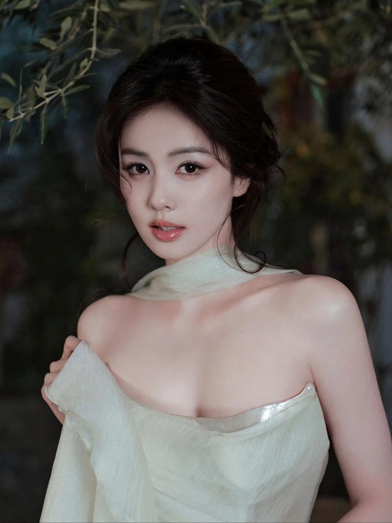一哥一姐接连出问题，老板于正也是操不完的心[捂脸哭][捂脸哭][捂脸哭]8月至9月