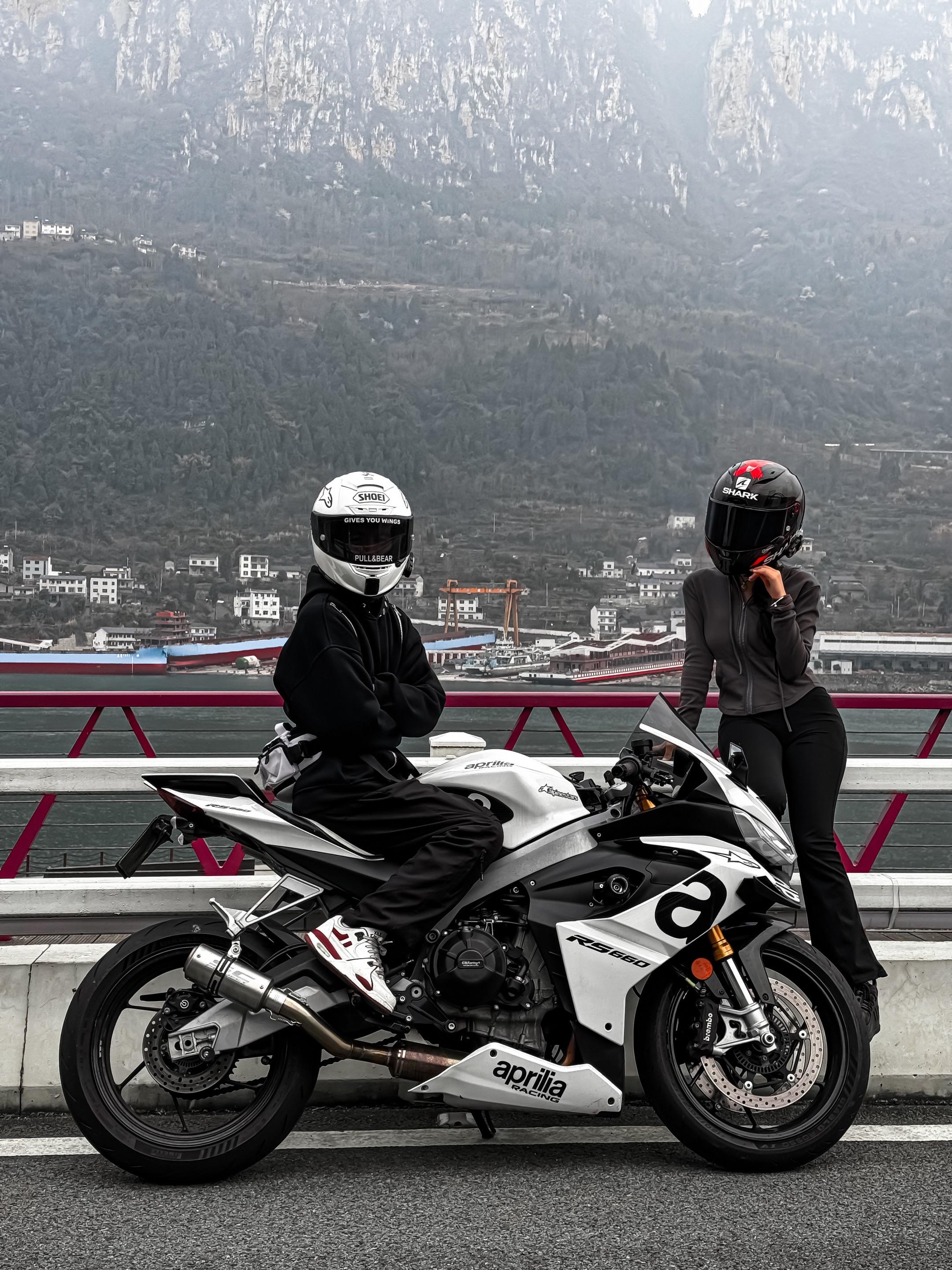 回忆突然闪了桢  你我又见了一面