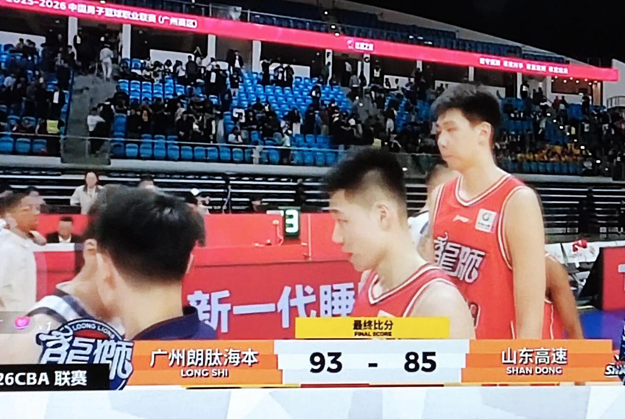CBA一场补赛，广州93-85战胜山东，过程虽然有惊，却是没险，从头领先到结束。