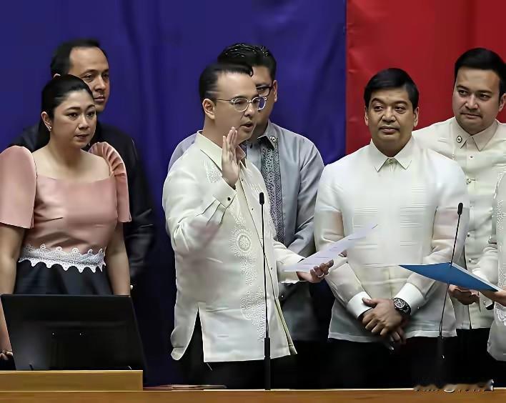 菲律宾政坛上演神反转，马科斯彻底傻眼菲律宾政坛这波操作简直比追剧还刺激！众议