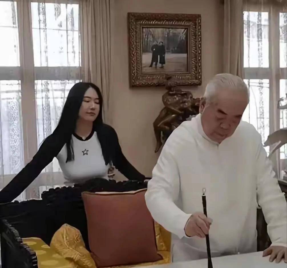 范增的新闻可谓是轰动了！作为书法界的顶流，范增老师的影响力不可谓不大。而且其