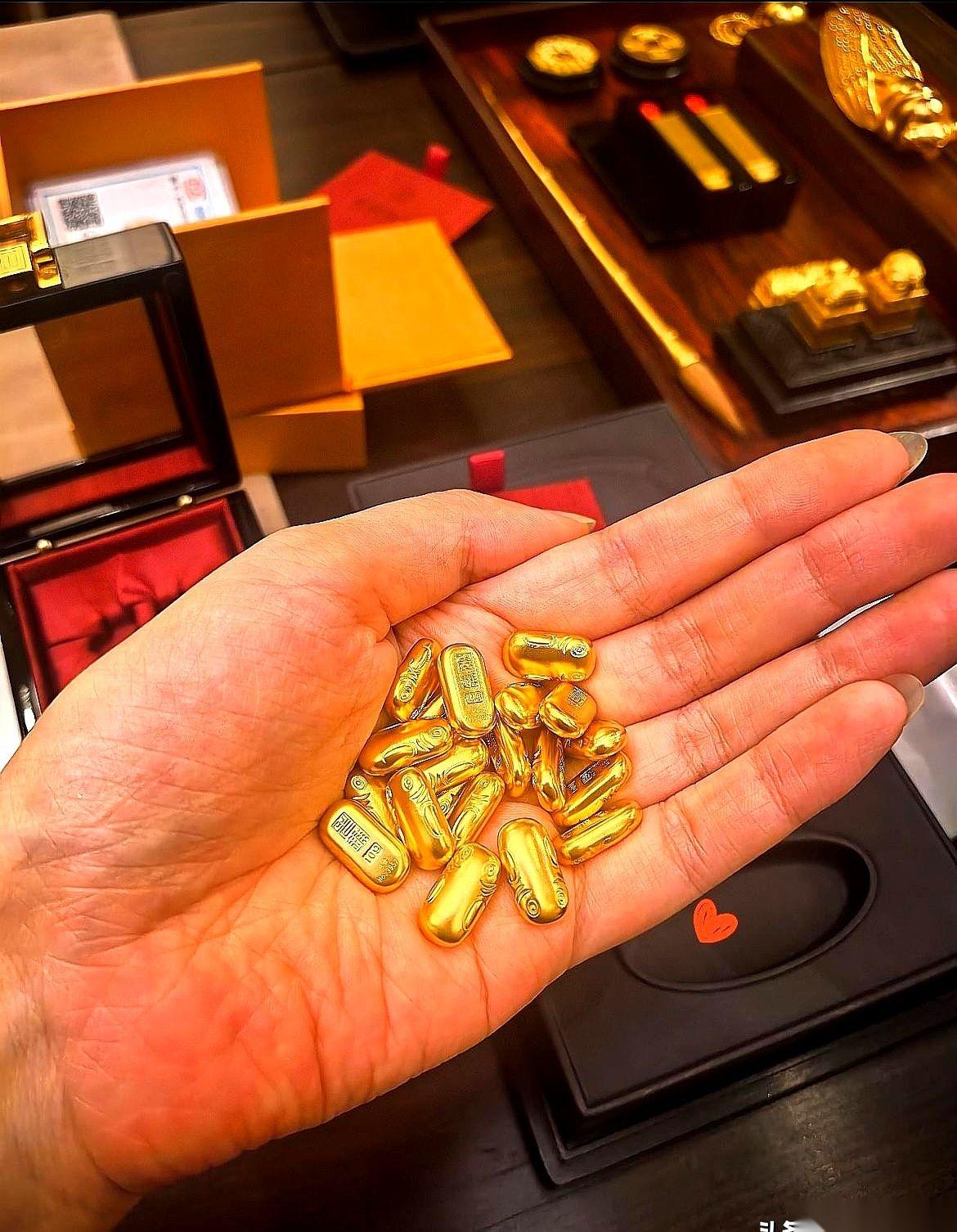 2月26号，屏幕上的那条线，毫无征兆地直直往下栽。整个盘面绿得人眼睛疼，数字从