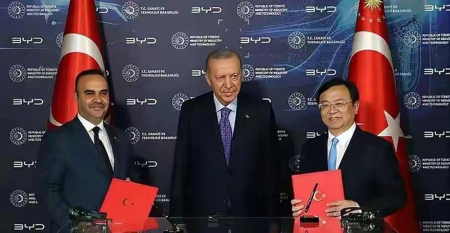 比亚迪在土耳其的投资，最近彻底谈崩了。本来计划投10亿美元建厂，土耳其一开始给了