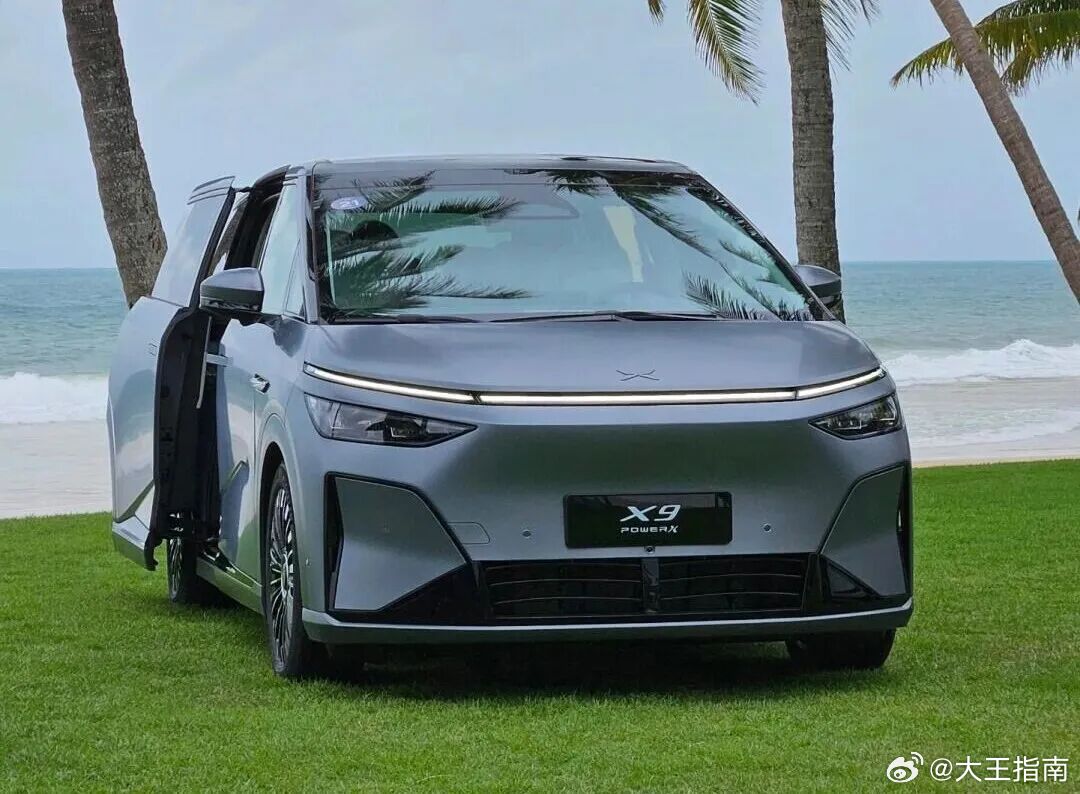 最终小鹏汽车还是被神秘液体打败了，大车不出增程版是真卖不动小鹏X9超级增程预售价
