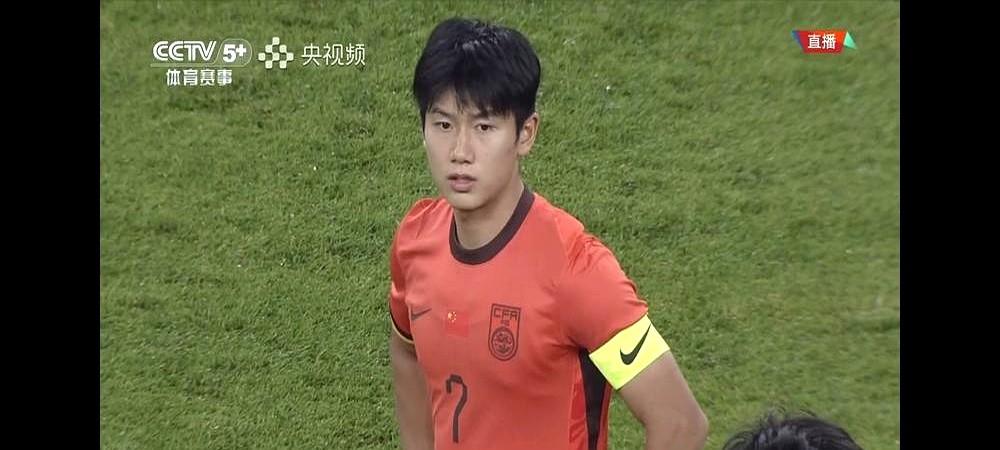 又一个“武磊接班人”？别捧杀了！这小伙子才22岁，刚当上U23国足队长。上赛