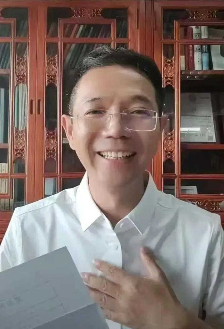 三拒绝要开了！你真是一个好不容易的到来呀，让所有的小星星们都是在五年中的牵肠挂肚