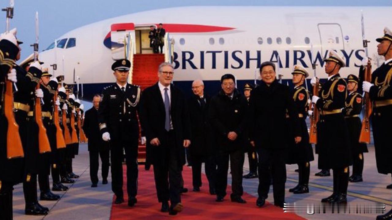 五眼4国密集访华斯塔默印证：美国绑不住盟友北京成香饽饽时隔8年，英国首相