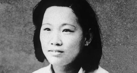 1950年，解放军连长转业回家，可在登上火车的时候，他却发现一个衣衫褴褛的女乞丐