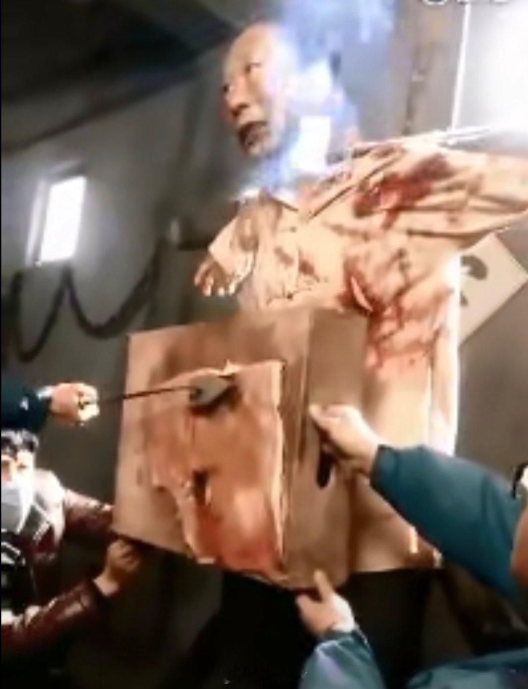 被电视剧给骗了，原来这个镜头，烫的不是真人的皮肤。