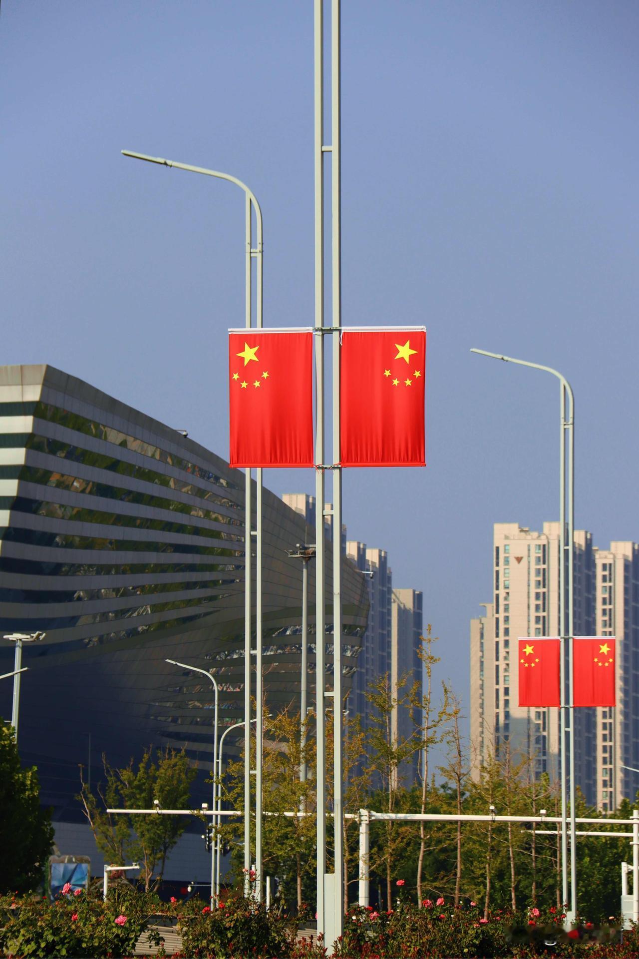 漫步郑州西区街头：一帧一画，都是国庆的模样！