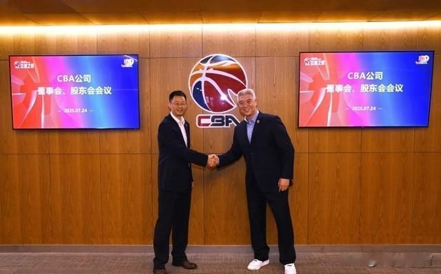缩短比赛时间只为与FIBA接轨，CBA新赛季的改革致评论一边倒！据国内知名媒