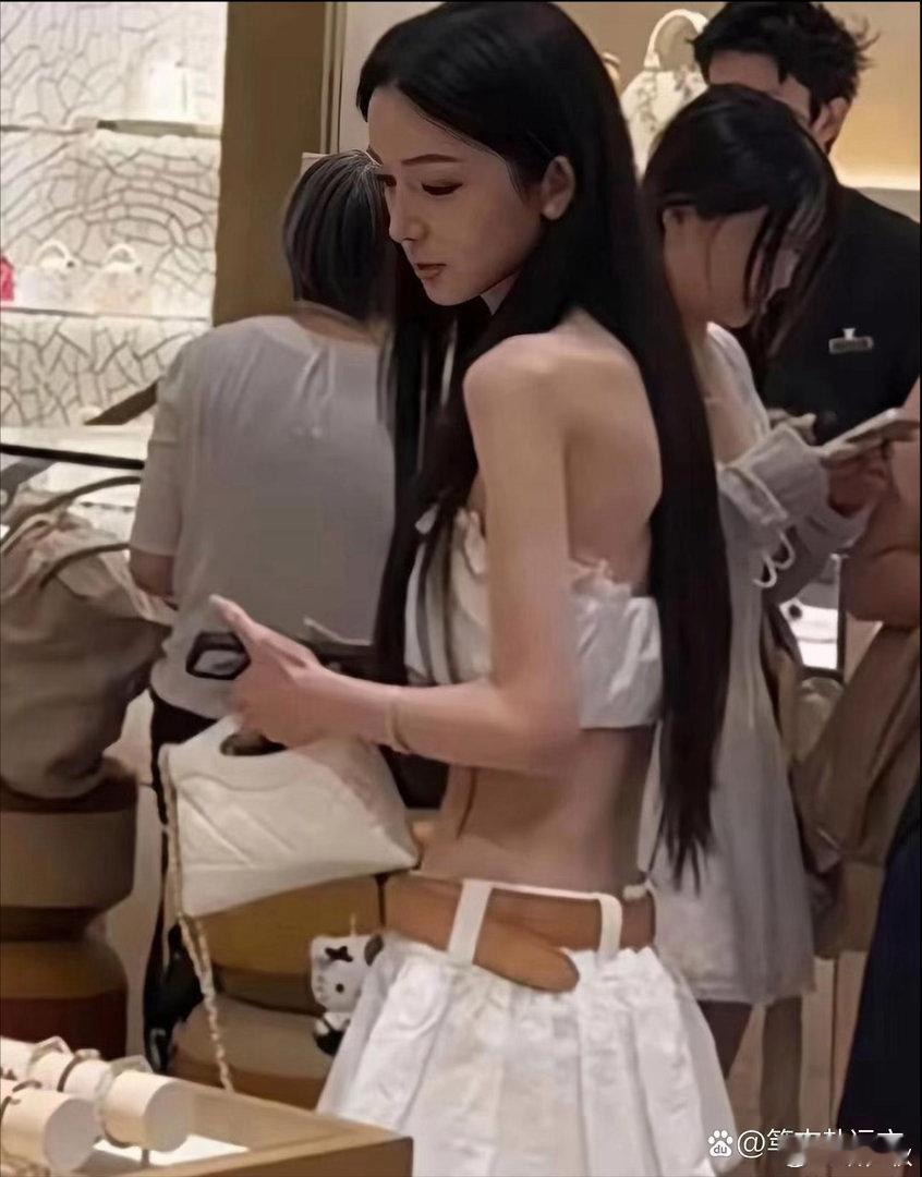 王思聪新女友精气神有点差，但身材真的绝​​​