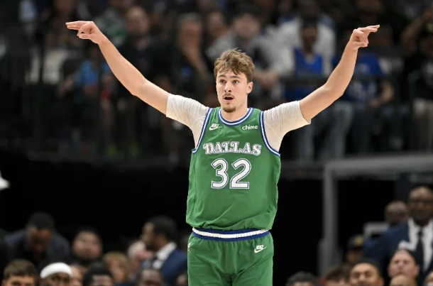 独行侠选秀其实很好选前四有哪个选哪个，接下来阿卡夫是这几个后卫里技术最全面、