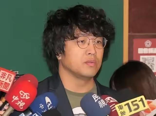 重庆公安要加大侦办力度啊！这个沈伯洋最近又跳出来刷存在感了。他在台湾的节目上