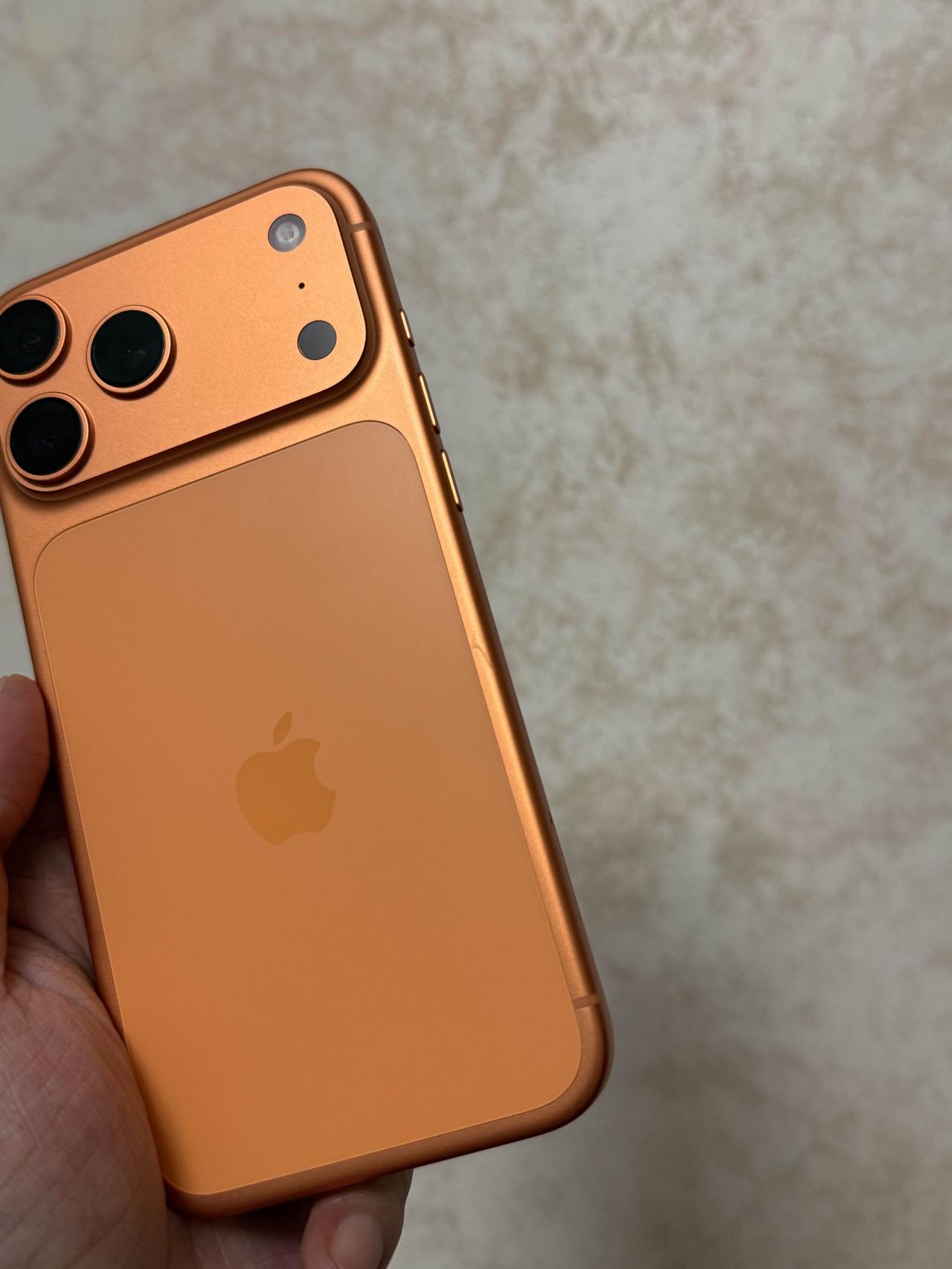 知道这一代iPhone17ProMax外观容易损伤，所以拿到还是比较紧张。没想