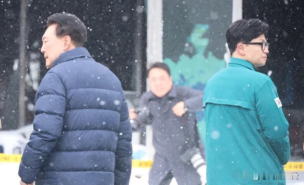 从盟友到反目，韩东勋是怎么得罪尹锡悦的！尹锡悦如今身在拘留所里居然还有能力让国