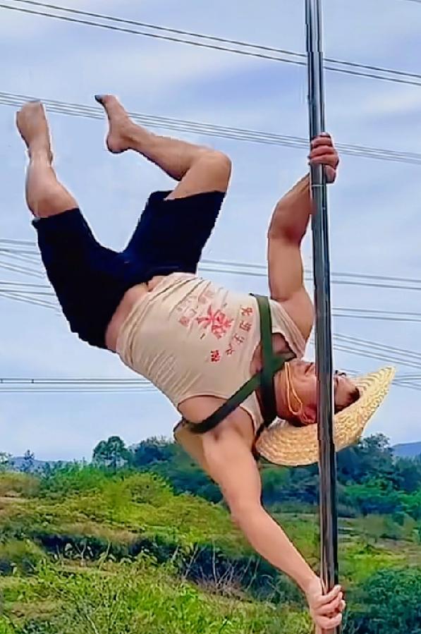 刘震云）：（25岁的穷，叫