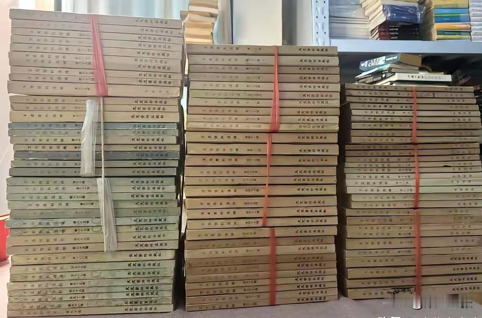 一套书达100本，规模着实震撼！平时常见单本文史资料选辑，整套的极为少见。如豆瓣