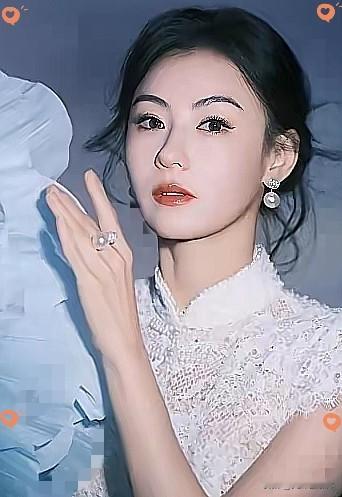 张柏芝可能真的后悔晚了，不是后悔2018年生下小儿子，也不是后悔没公开孩子爸