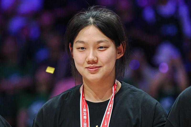 别再叨叨中国篮球青训没希望！这群中学生女篮拿亚洲冠军，也看得热身沸腾。深圳湾