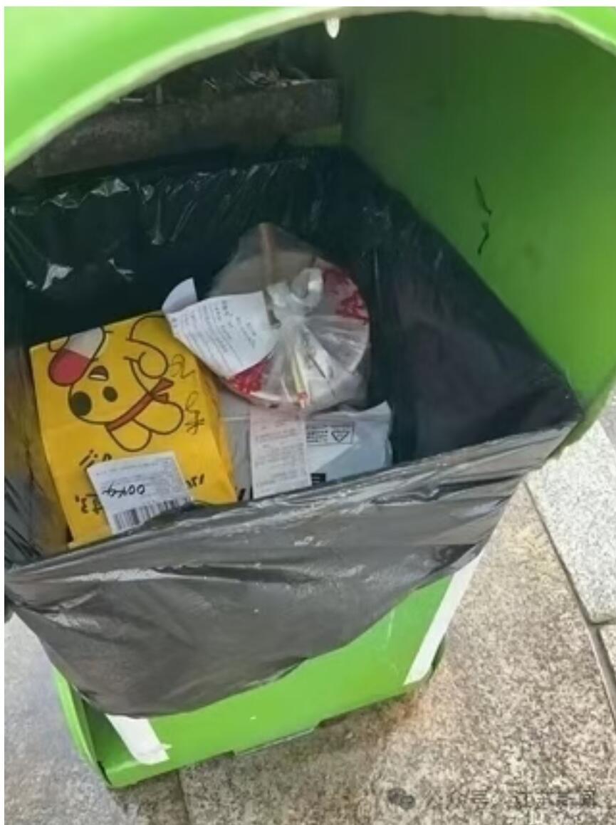 最近四川工程职业技术大学出了档子事，不少学生在网上说，学校保安把他们的外卖直接扔