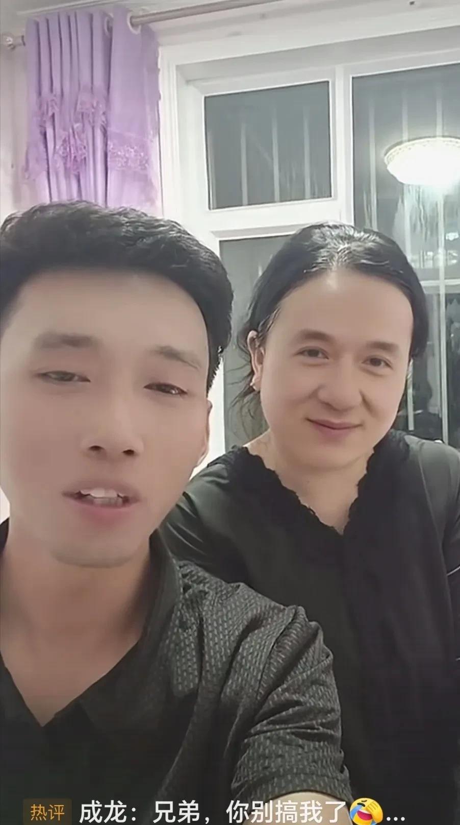太像了，男子的老婆长得太像成龙，受到很多人的调侃和关注！很多人说，简直是男扮女