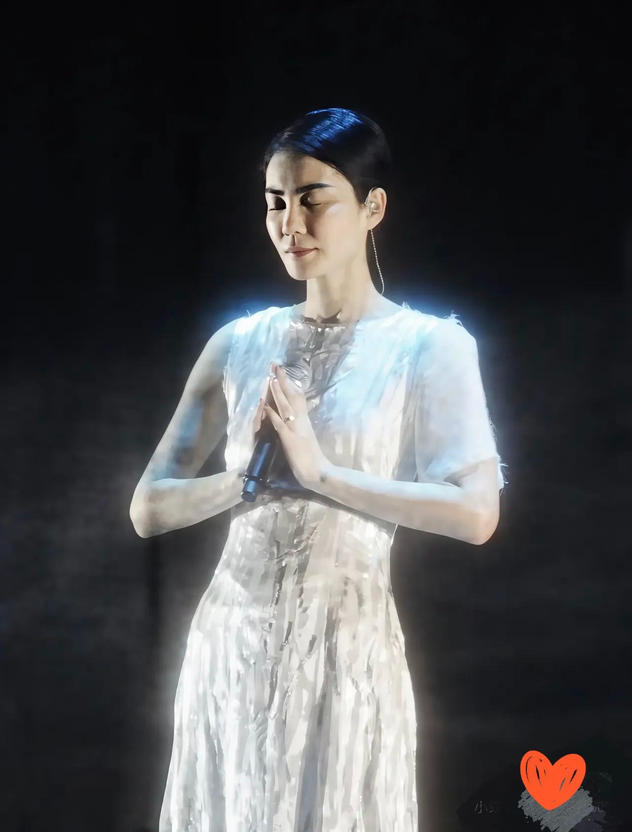 王菲都已经快60了，为什么还要上春晚唱歌？原因很简单，不是因为她要开演唱会了