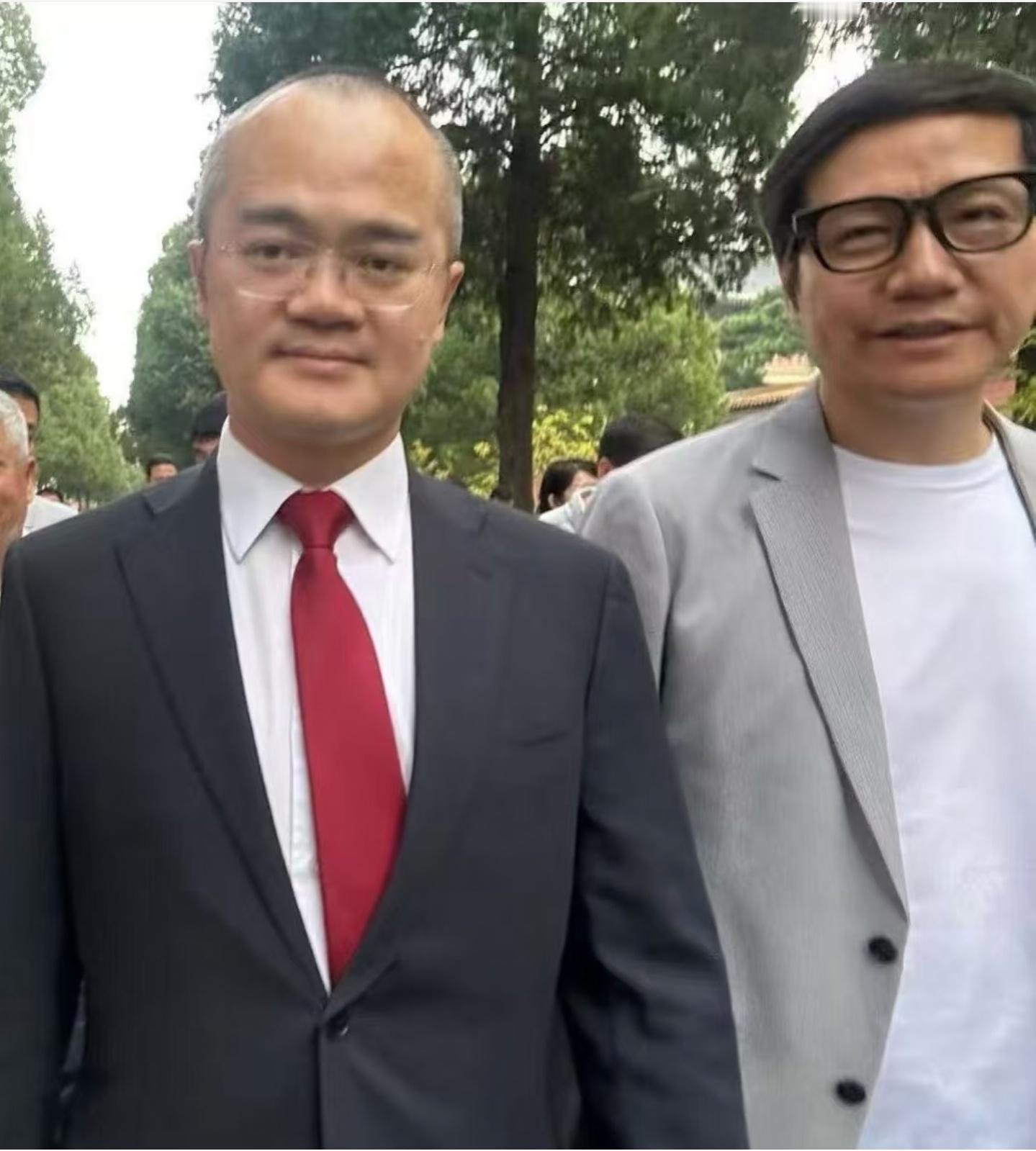 雷军和王兴合照流出，这哥俩今年都挺不容易的​​​