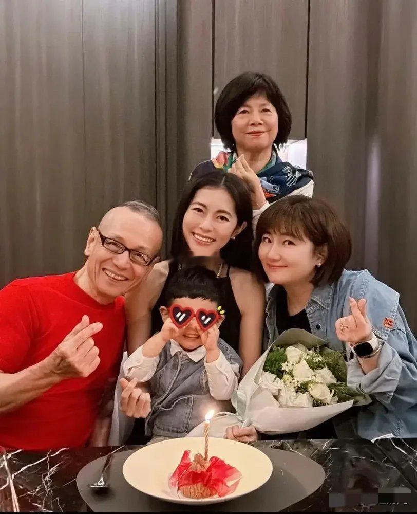 认不出来了！任家萱胖到150斤，哪还有几分像从前？现在的她，有了儿子小腰果，日子