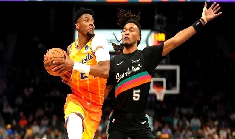 西部第一的雷霆，竟被东部鱼腩屠了27分。先是客场，把西部第一的雷霆队按在地