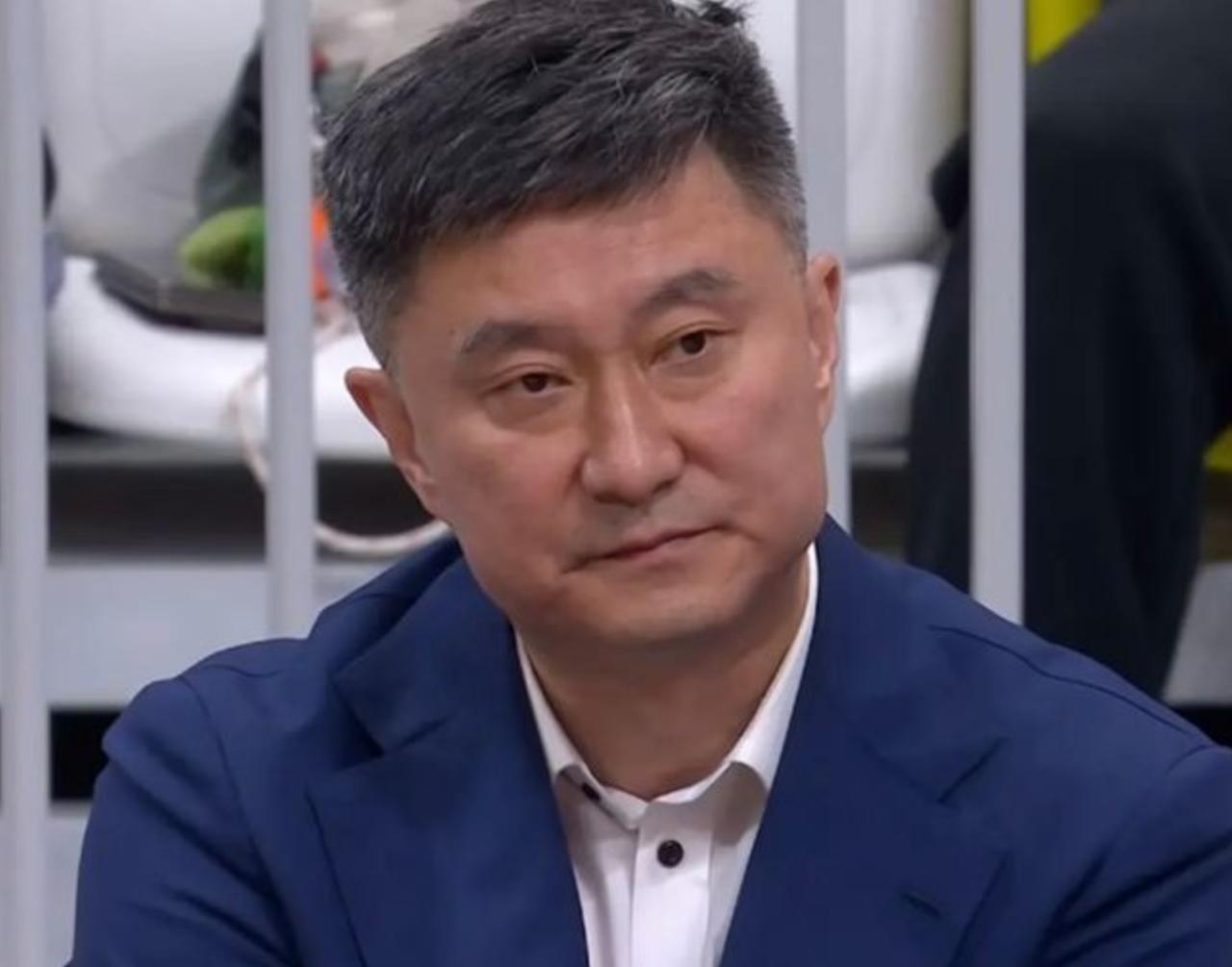 现场发生突发情况，让杜锋很不开心！CBA常规赛第30轮，广东队坐镇主场迎战四川