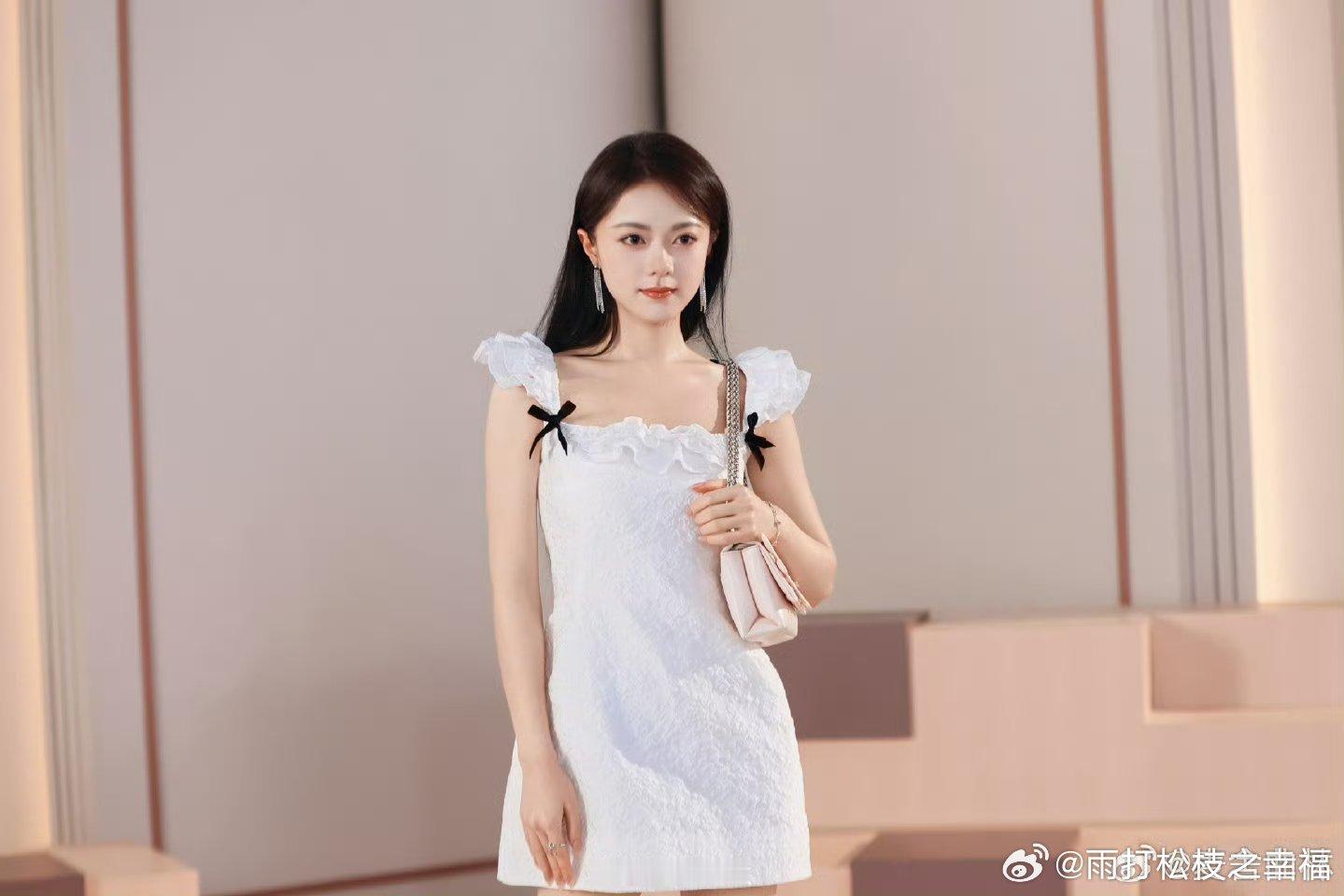 赵今麦好美赵今麦迎来出道十六周年，直播、新剧路透、时尚大片接连出圈，不少网友感慨