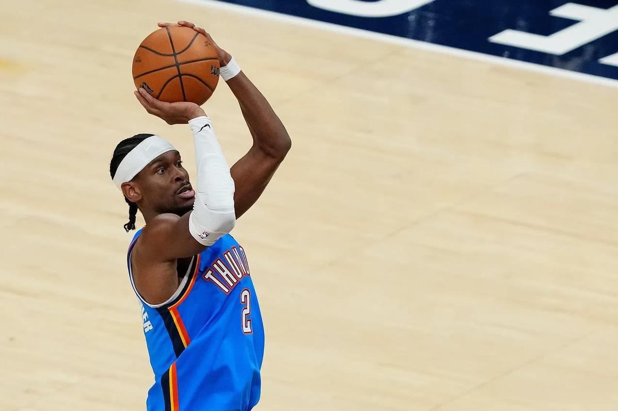 前NBA球员布兰登-海伍德在节目中谈到了亚历山大。海伍德表示：“如果你看他的中