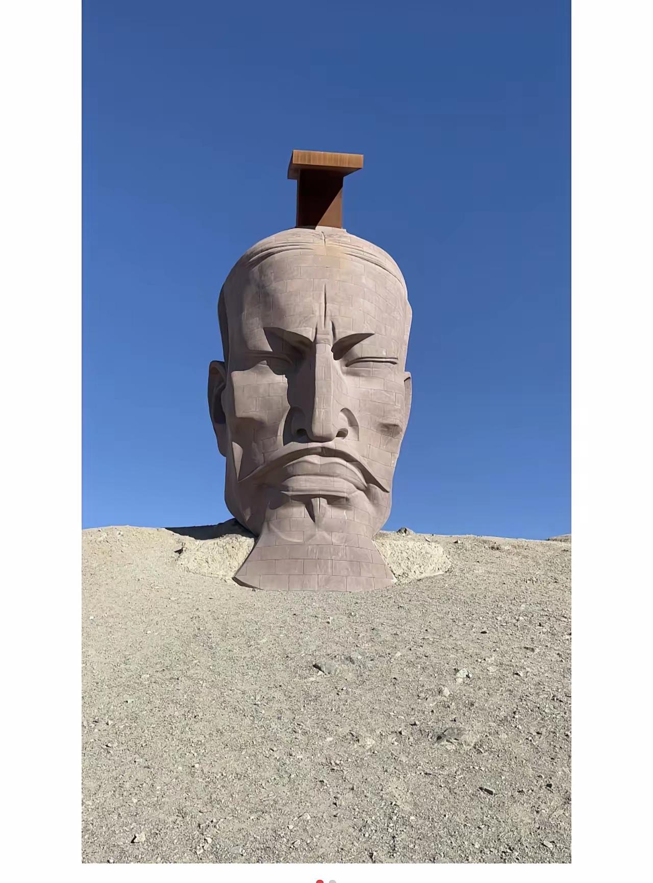 刷到个新闻，直接给我干沉默了——瓜州那个“巨婴”汉武帝雕塑的事儿，这两天风向变得