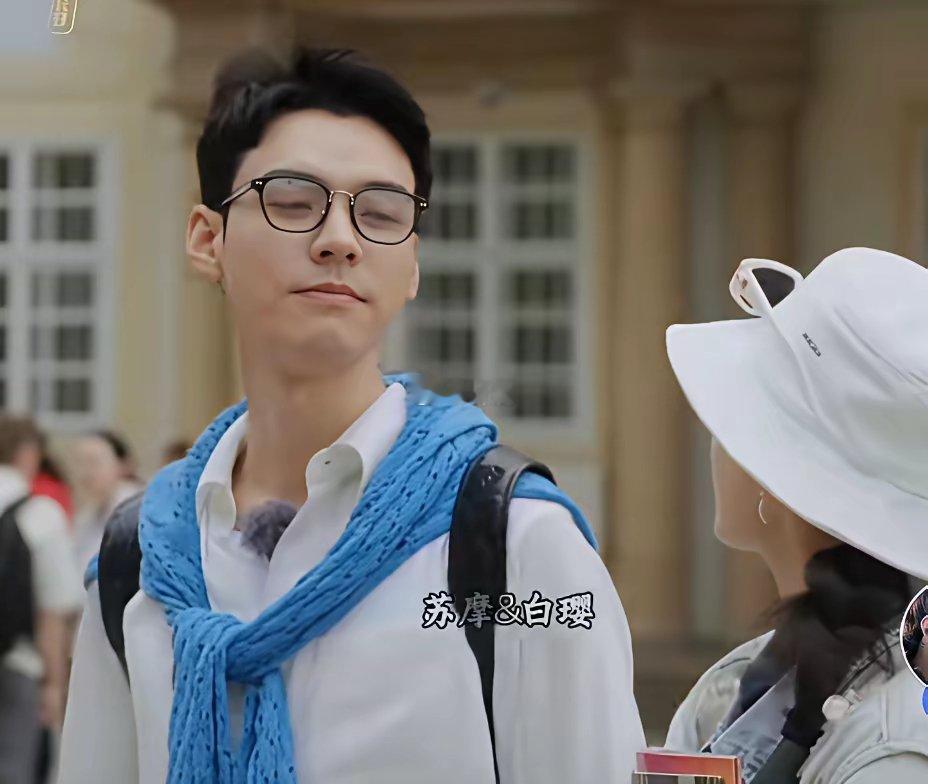 李沁怎么可能跟龚俊炒CP，不管是节目内还是节目外都不可能。想当年，李沁拍《红楼梦