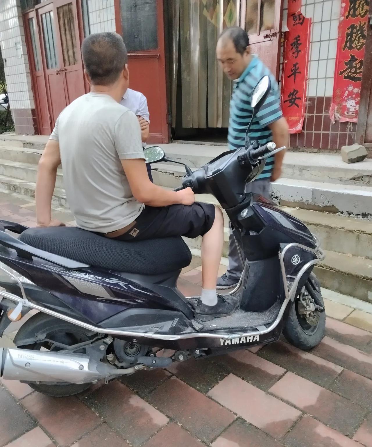 2008年，10800买的雅马哈摩托车，大约5万公里，从来没修过一下，就是换过轮