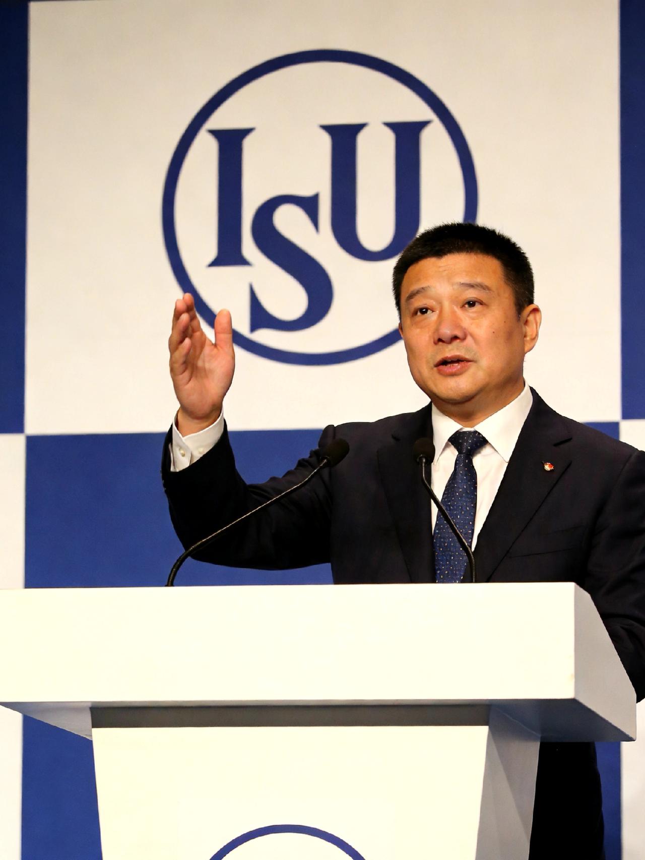 谁能为乒乓球争取更多话语权呀?不是靠抱怨规则，而是靠实力+格局+治理。刘国梁坐