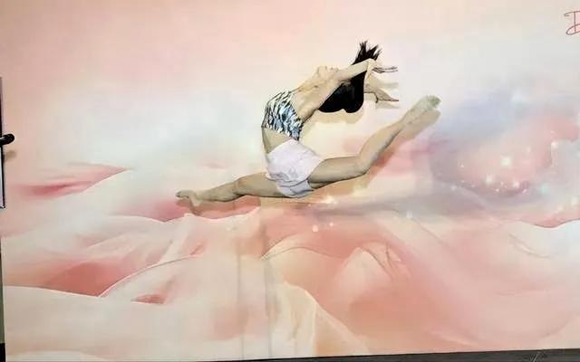陈咏诗为什么能拿今年港姐冠军…？因为她全场最美？还是因为她才艺表演最出色，是艺术