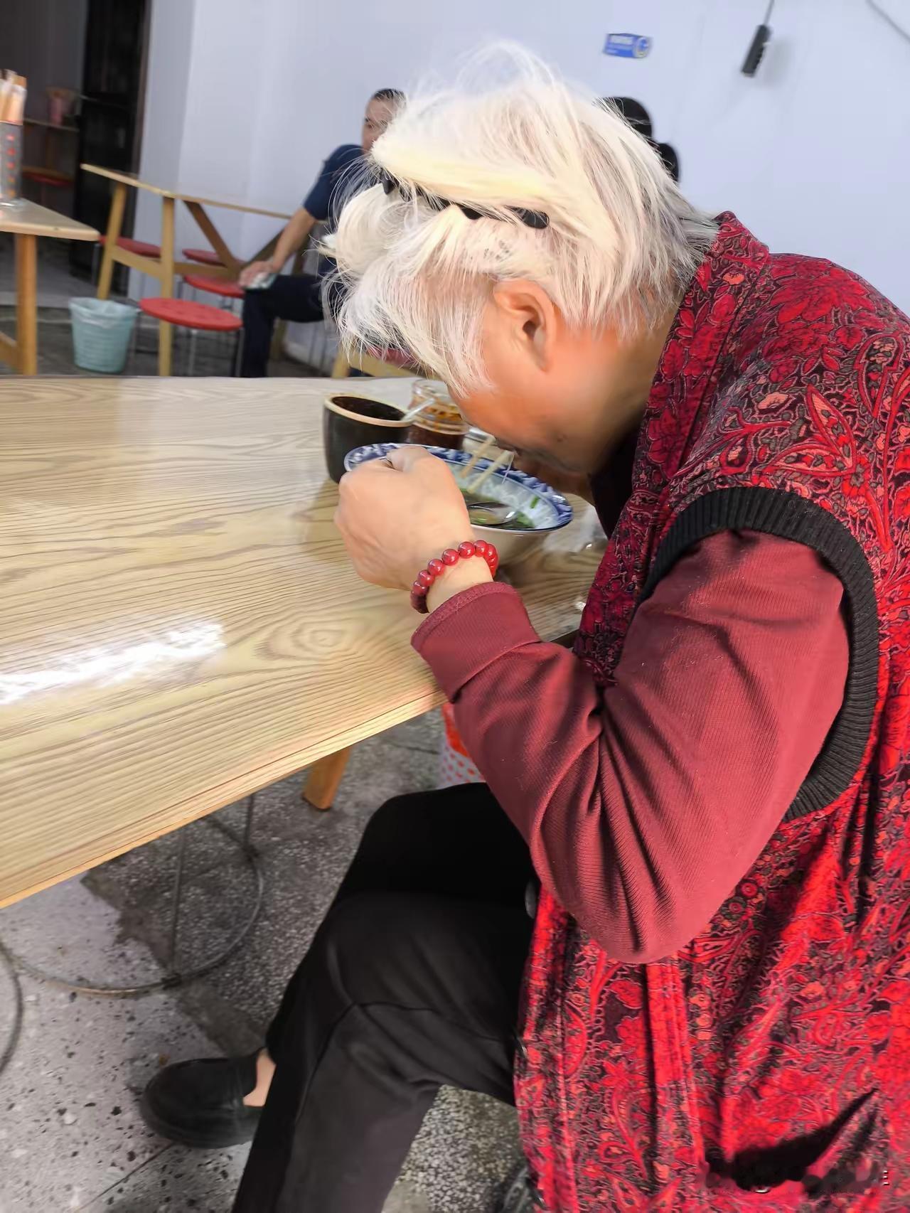旅游带老人出行，真是个错误啊！想着妈妈辛苦了一辈子，也没好好出去玩儿过，国