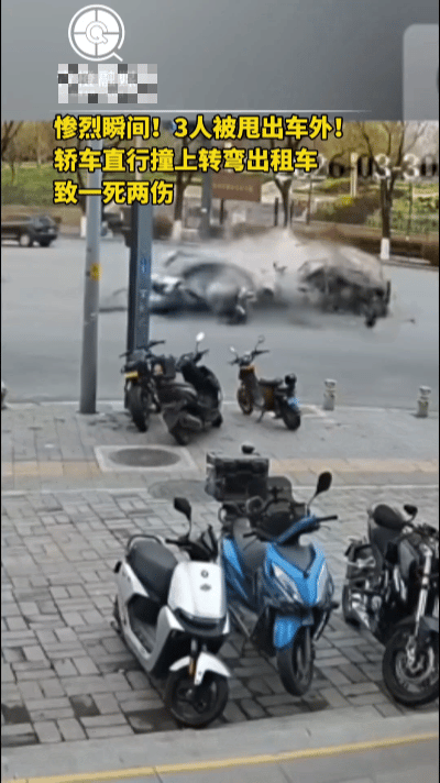 路口那几秒，别抢……西安拾翠路麟德路口，一声碰撞声骤然响起。3月30日下午