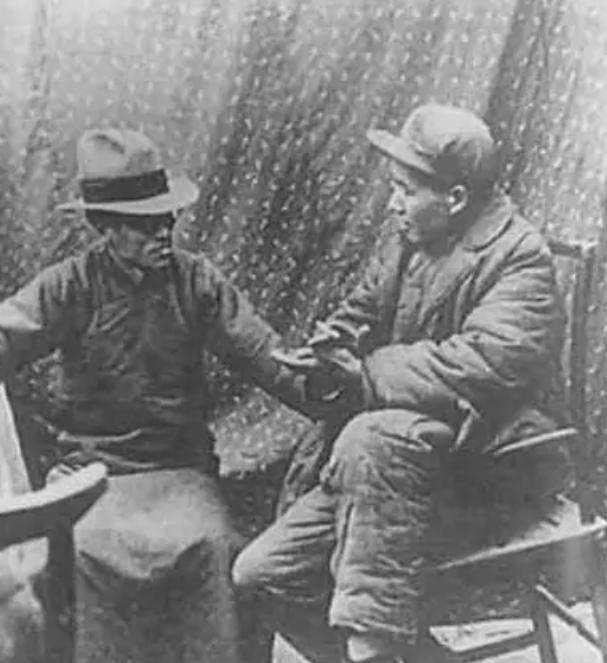 1953年的一次会议上，我国著名的思想家、毛主席、周总理的老朋友梁漱溟先生，被当