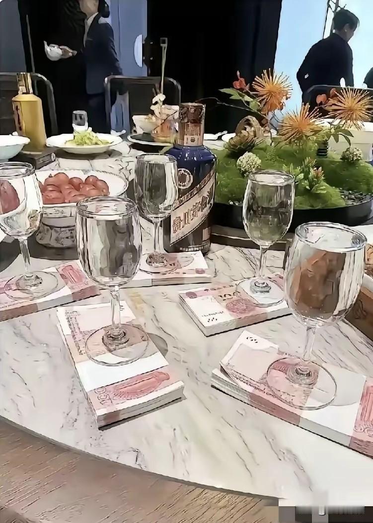 看这架势，这家公司是以量论英雄，谁的量大，谁的奖金得的就多呀！这只是笑谈而已，老