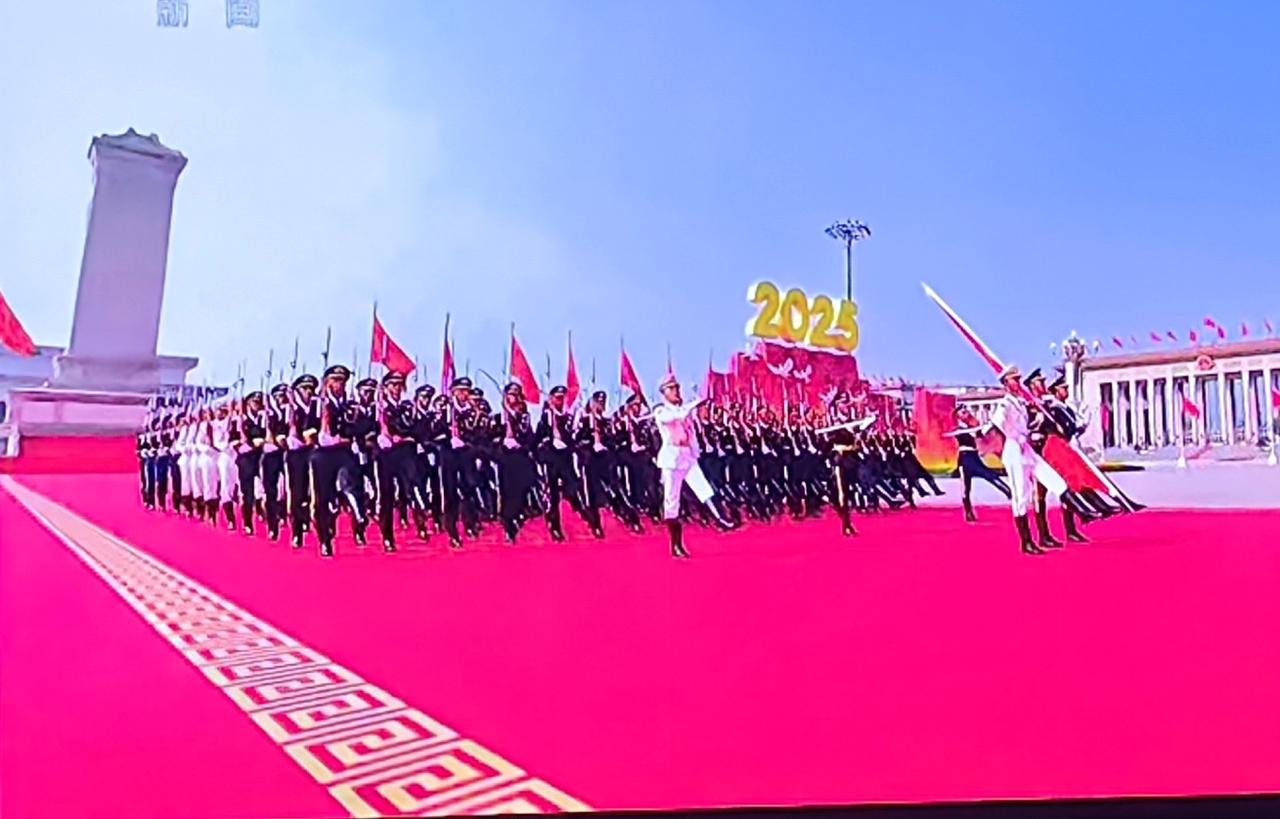 美联储终于降息了美联储终于降息了，25个基点，多的没有，鲍威尔的意思很明确：只