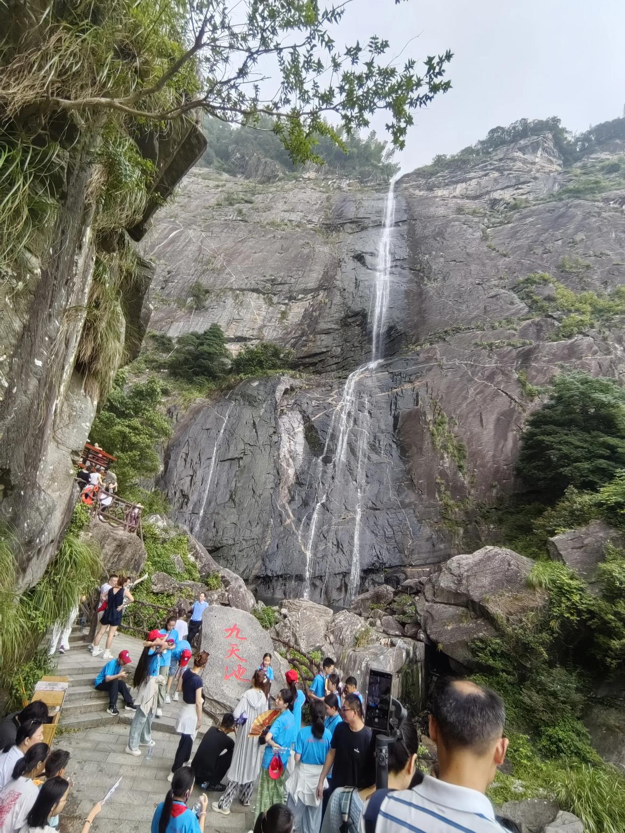 庐山，泰山和黄山谁是天下第一名山？毫无疑问是庐山看看他们三个打牌庐山出李白