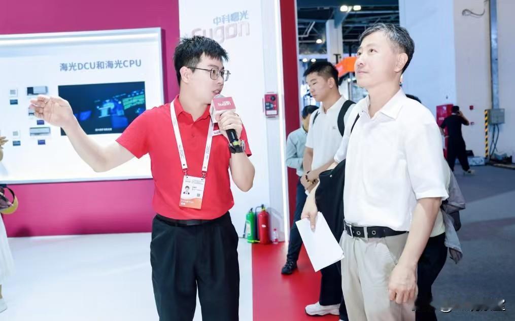 格局拉满！国产算力双雄就位，稳稳拿捏行业未来逛完今年WAIC全部算力展区，一个