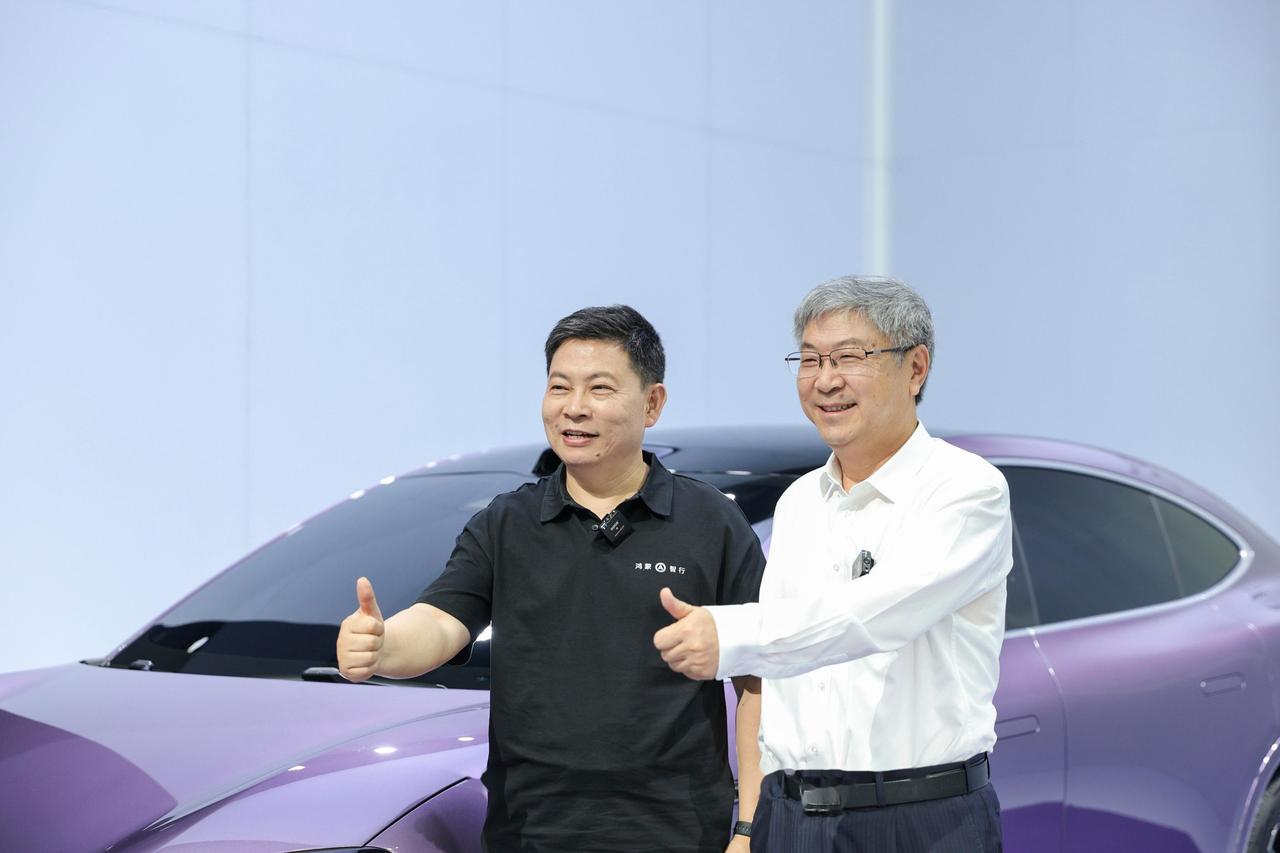 大胆预测一下，鸿蒙智行第二个100万2026年能完成。10月28号，鸿蒙智